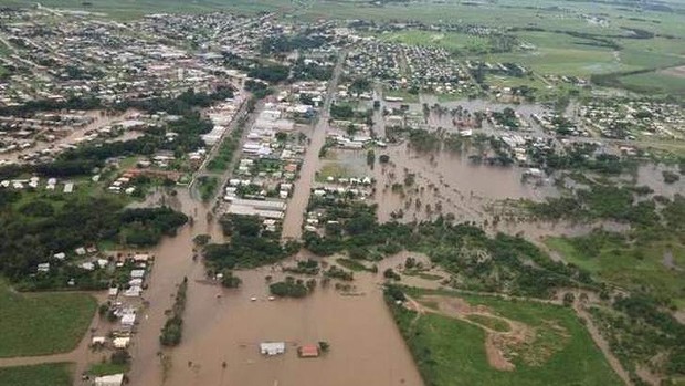 Ingham flooded after cyclone Ita