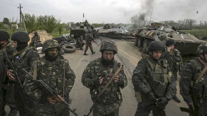 Ukrainian soldiers at a checkpoint slaviansk