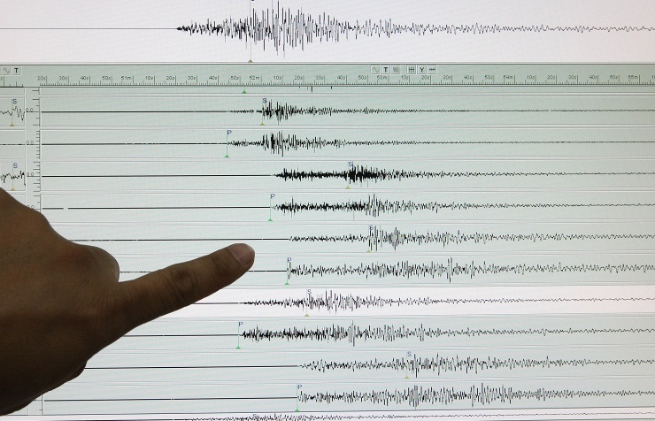 Click to enlarge Seismic graph