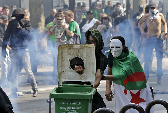 Click to enlarge protests paris