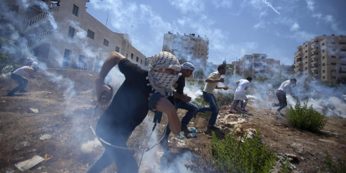 Civilians run from bombardment