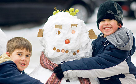 kids with snowman