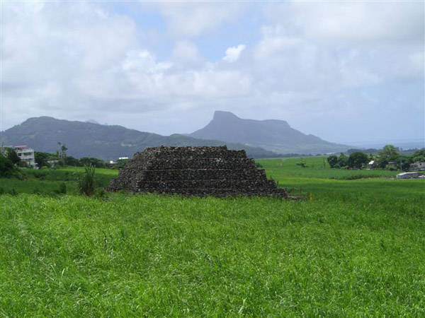 Mauritius pyramid 2