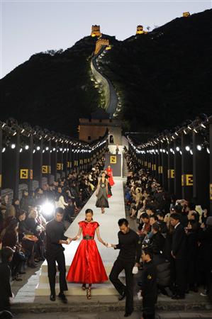 China's Great Wall gets first major fashion show -- Don't Panic ...