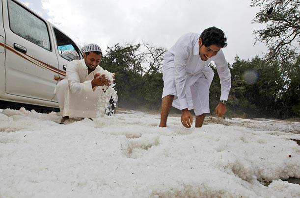 Saudi snow May 2009