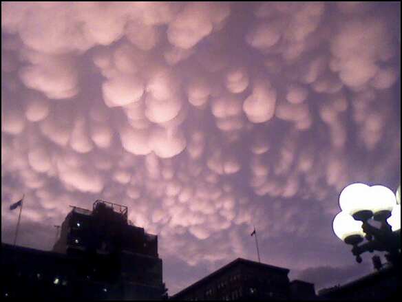 Mammatus clouds