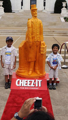 Lincoln Cheese Statue_big