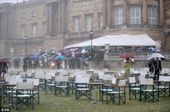 Click to enlarge torrential rain Buckingham palace