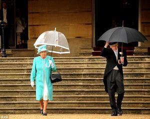 Click to enlarge torrential rain Buckingham palace