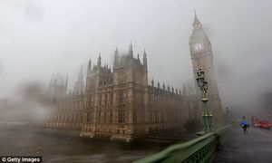 Click to enlarge torrential rain Buckingham palace