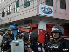 Forces surround the Radio Globo radio station