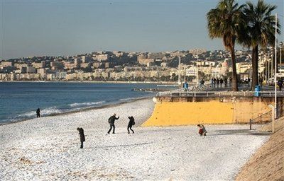 Click to enlarge beach_snow_france_2009