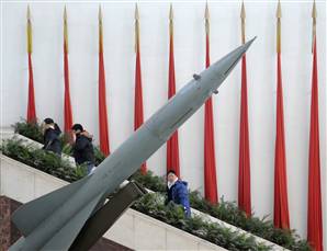 Click to enlarge Chinese missile