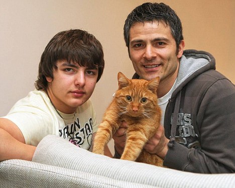 'Dead' cat w/ owners