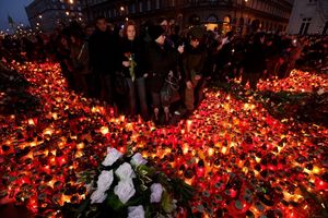 candles Warsaw Kaczynski