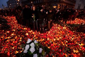 Click to enlarge candles Warsaw Kaczynski