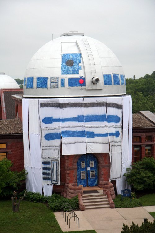 Giant R2D2