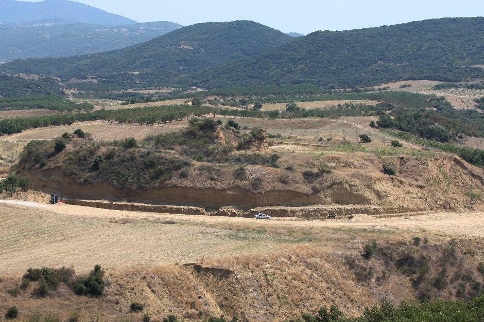 Click to enlarge burial discovered greece