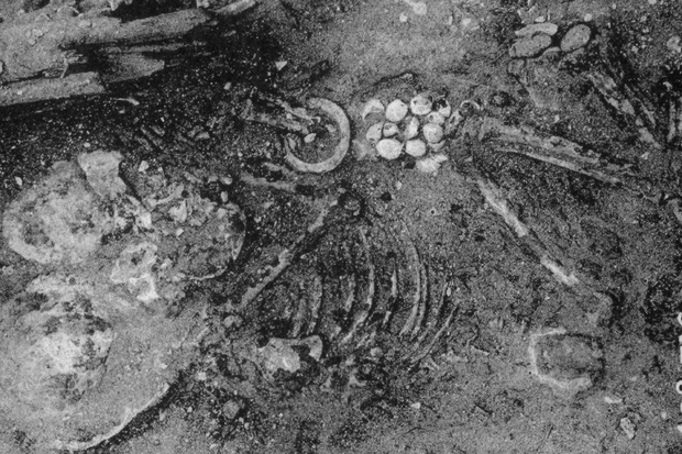 Click to enlarge Badarian grave
