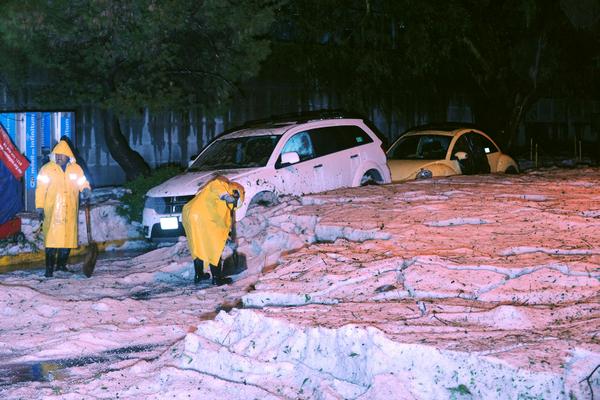 Click to enlarge Hail storm in Mexico City
