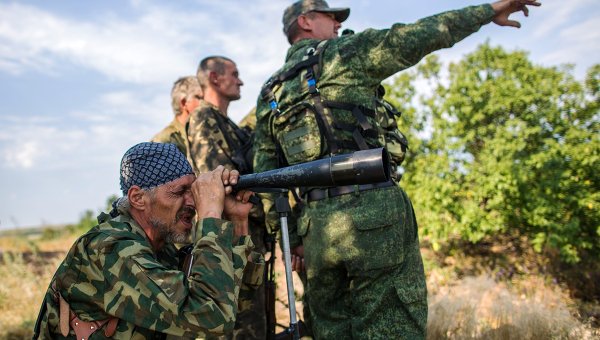soldiers w telescope