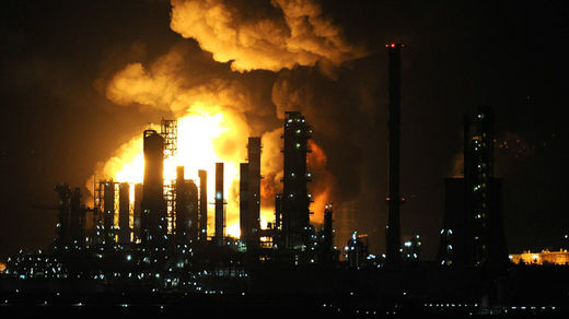 Click to enlarge refinery fire Milazzo