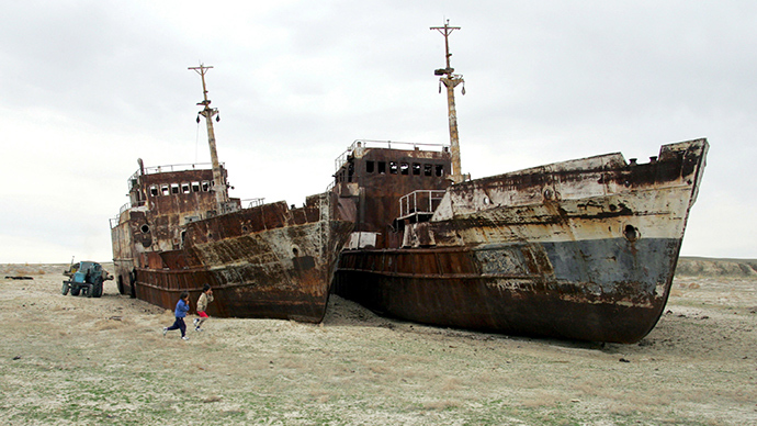 Click to enlarge ships aral sea