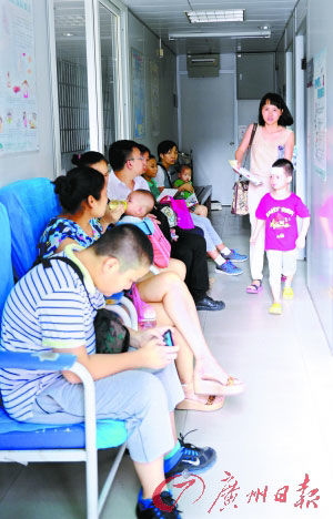 Click to enlarge patients waiting