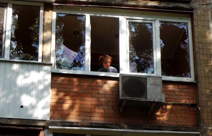 Click to enlarge Donetsk house after shelling