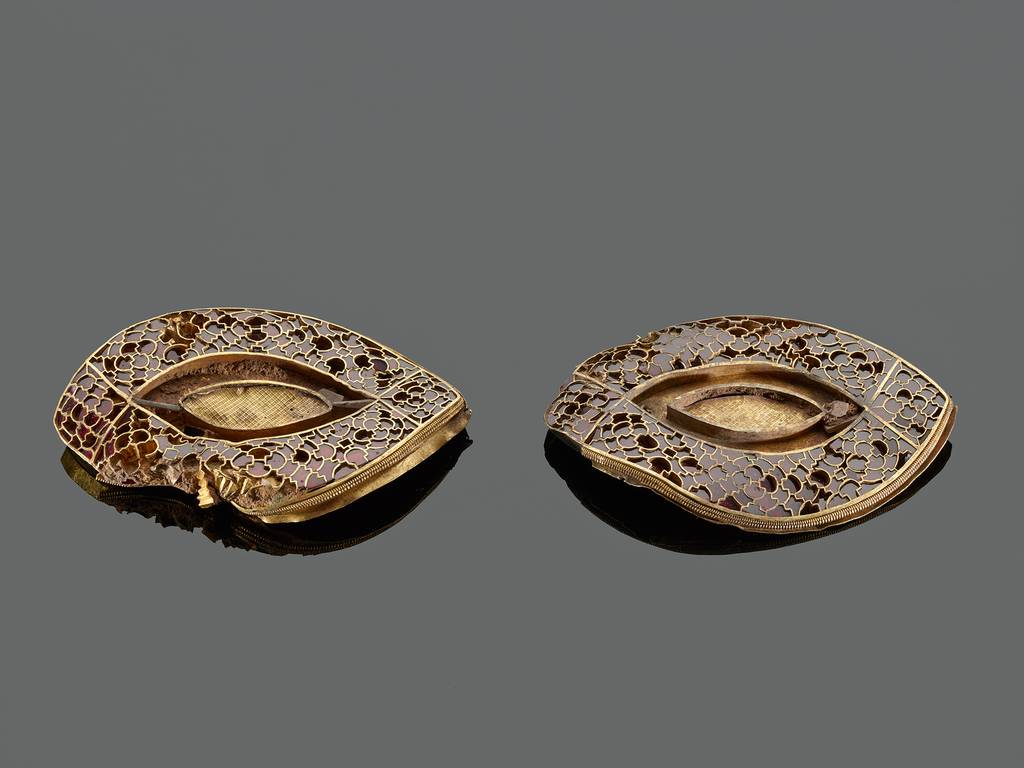 gold mounts