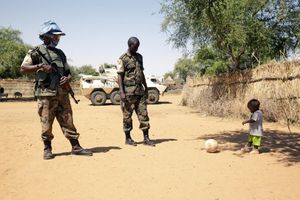 2 peacekeepers, child