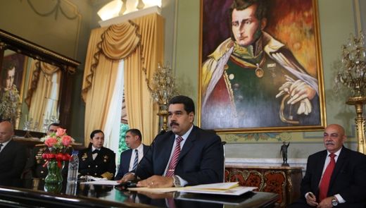 Maduro at palace