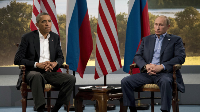 Obama Putin flags