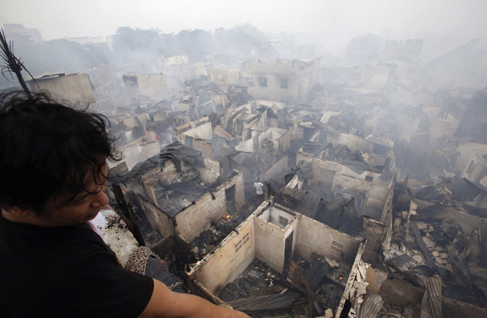 Manila slum burning