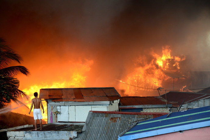 Manila slum burning 2
