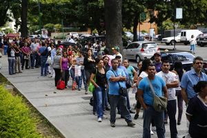 venezuela standing in line