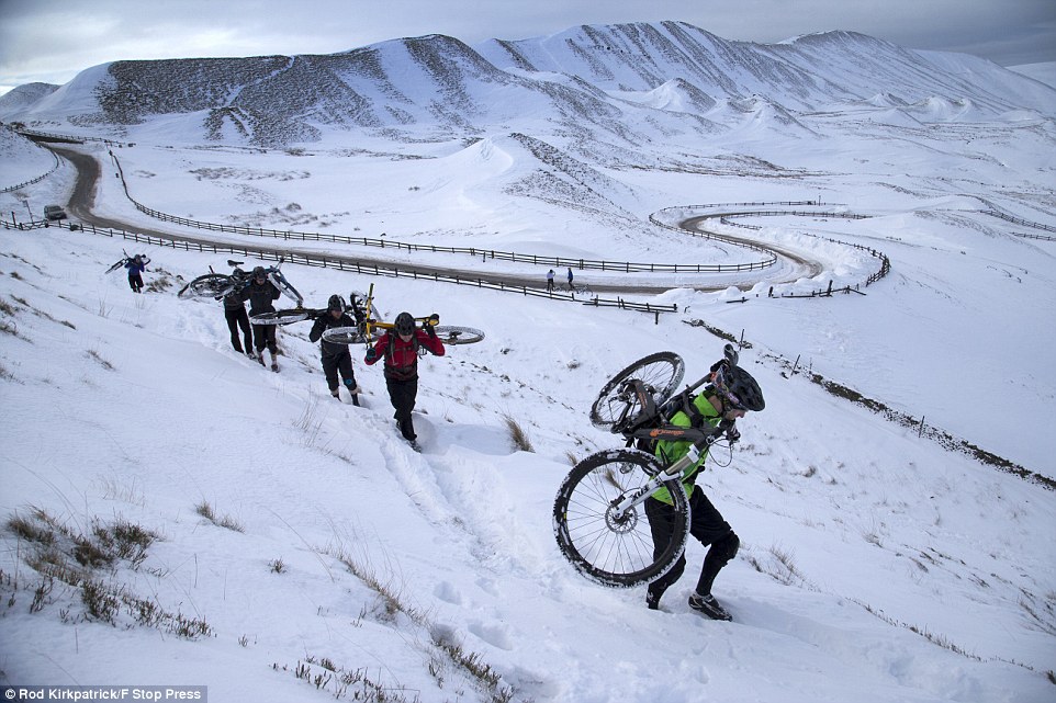 Click to enlarge cyclists derbyshire
