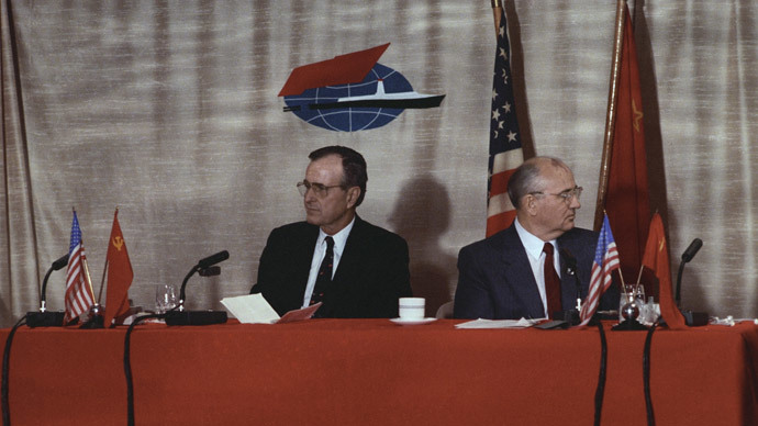 Click to enlarge gorbachev and bush in Malta