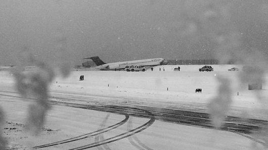 laguardia airplane