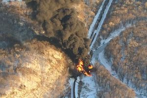 oil train derailment galena illinois