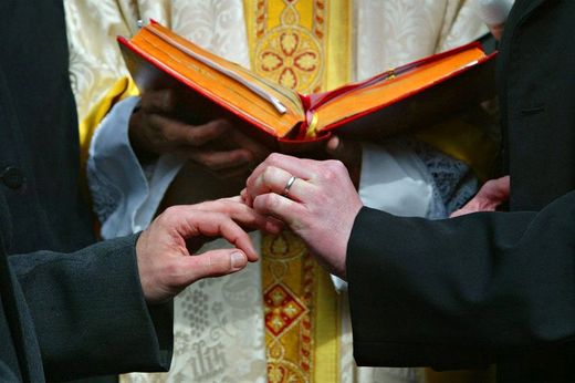 gay_wedding_priest