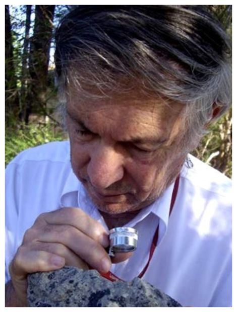 Dr Andrew Glikson