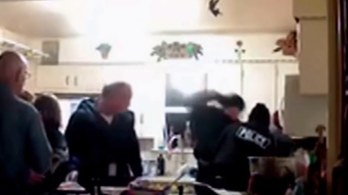 cop punches pregnant woman