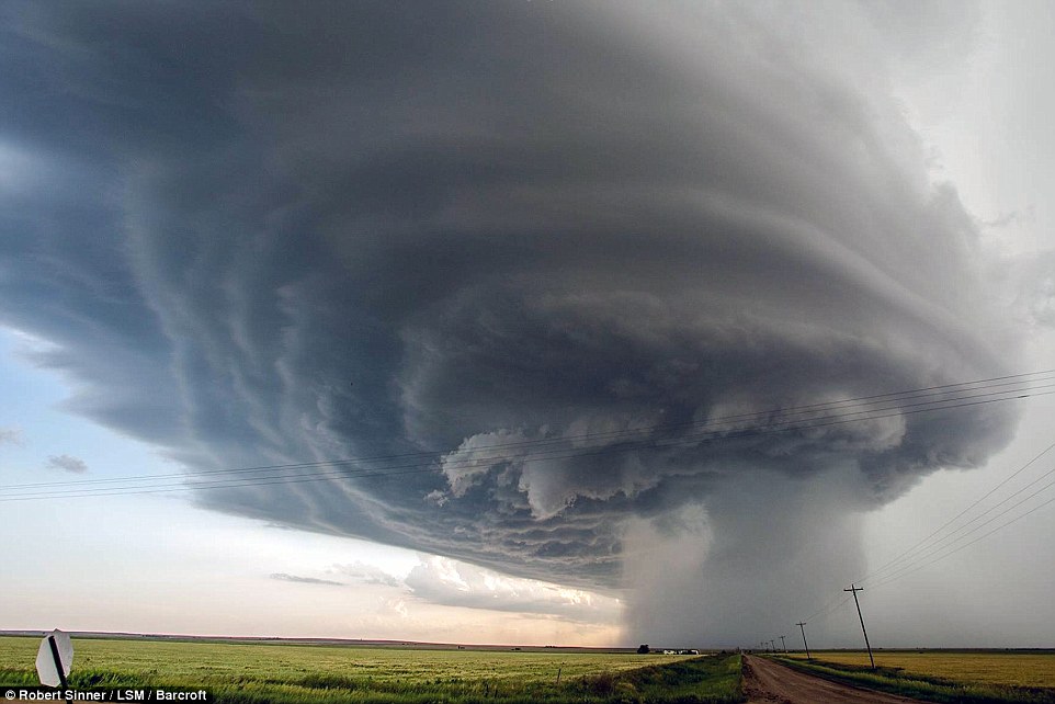 Click to enlarge supercell storm in Kansas