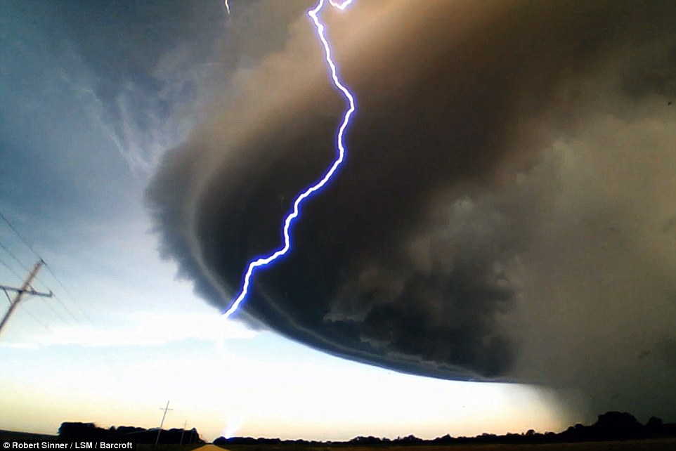Click to enlarge supercell storm in kansas
