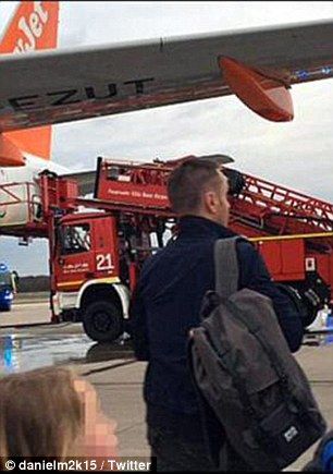 easyjet landing electrical fault