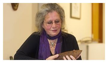 Dr Lynn Kelly