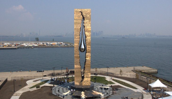 Click to enlarge Russia tribute to 9/11 victims