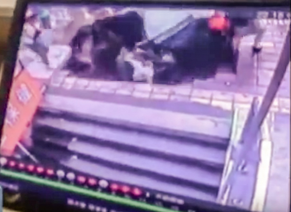 Click to enlarge China sinkhole bus stop