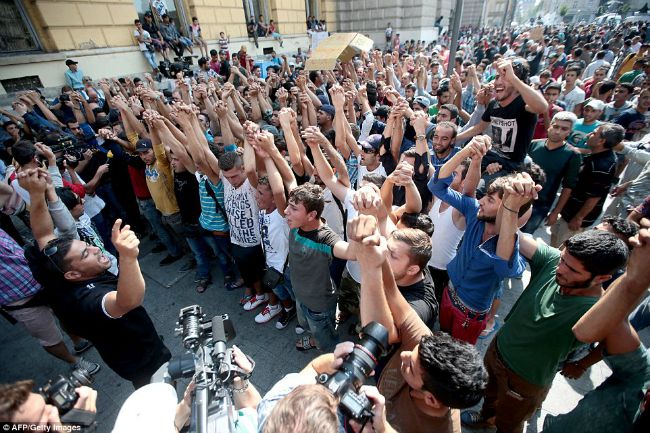 Click to enlarge syrian migrants